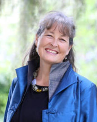 headshot of Jeannine Cavender Bares